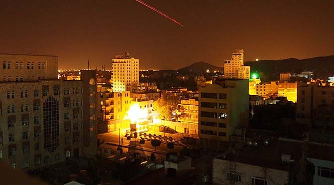 Yemen'de askeri hedefler bombalandı