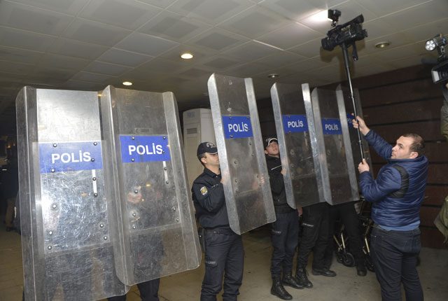 paralel-barikat-orta