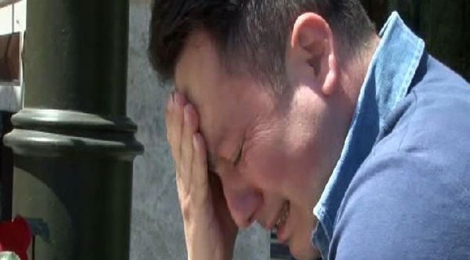 Salondan çıkarılan muhabirin gözyaşları