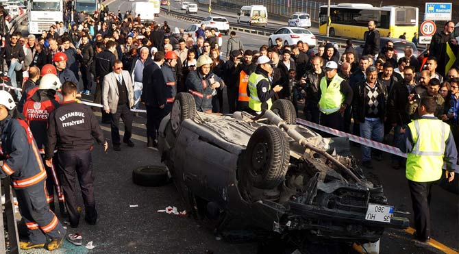 Metrobüs yolunda feci kaza!