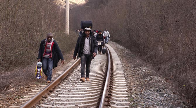 Makedonya'da yolcu treni mültecilere çarptı: 14 ölü