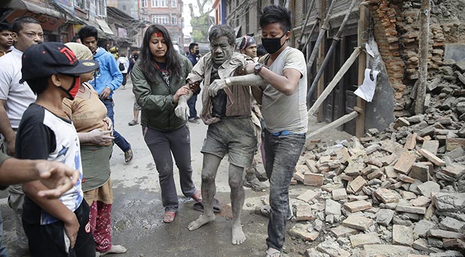 Nepal'de 7,9 büyüklüğünde deprem