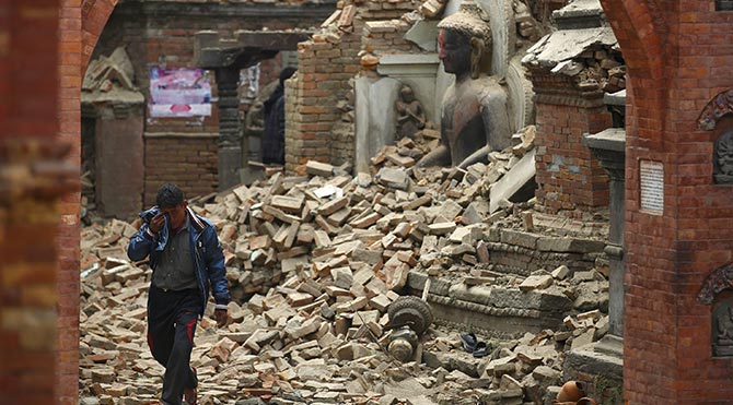 ABD ve Kanada'dan Nepal'e yardım