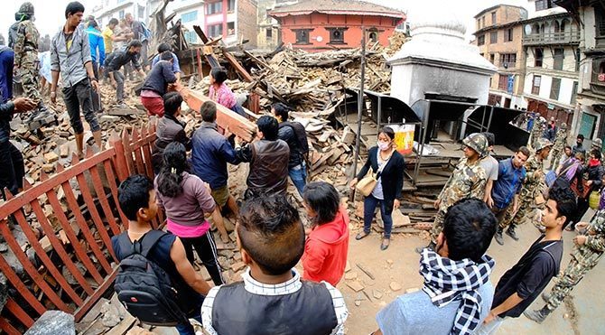 Nepal'de 6.7 büyüklüğünde bir deprem daha!