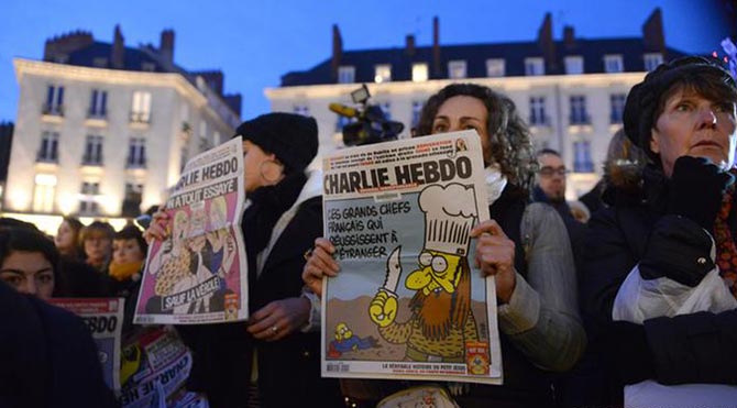 Charlie Hebdo’ya ödül protestosu