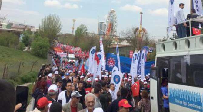 Ankara'da binler sokağa çıktı