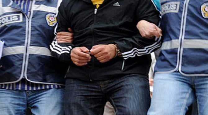 Dolandırıcıyı polisin şüphesi yakalattı