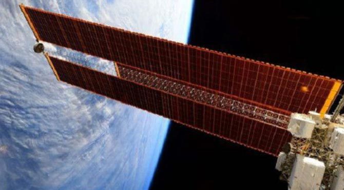 Kontrolden çıkan uzay aracı dünyada