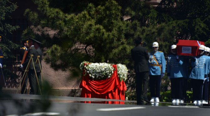 Kenan Evren toprağa verildi