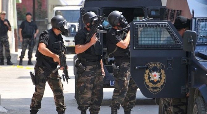 Selahattin Demirtaş'ın evine polis baskını!