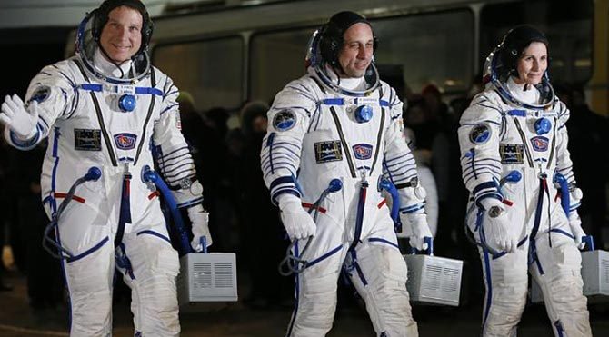 Astronotların dönüşü ertelendi