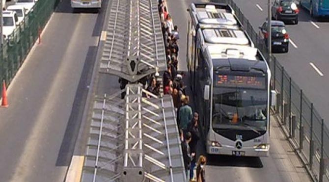 Metrobüs şoförü bıçaklandı