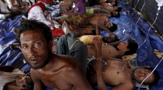 Endonezya'da 1500 göçmen karaya çıktı
