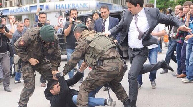 Yusuf Yerkel'in tekmelediği madenciye iş vermek de yasak!