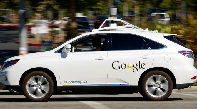 Google'ın uzun bir süredir üzerinde çalıştığı kendi kendine gidebilen araba sokaklara hazır.