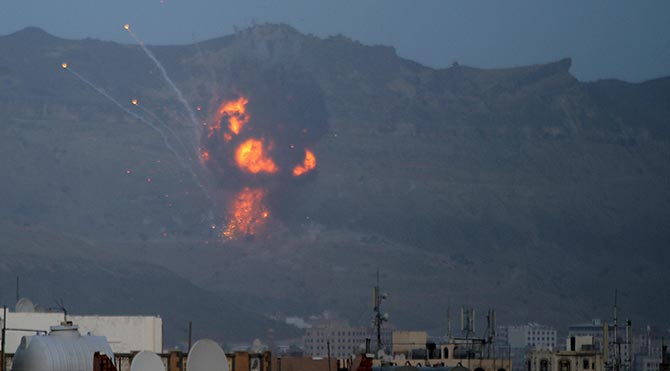 Suudi Arabistan'ın Yemen sınırına roket saldırısı