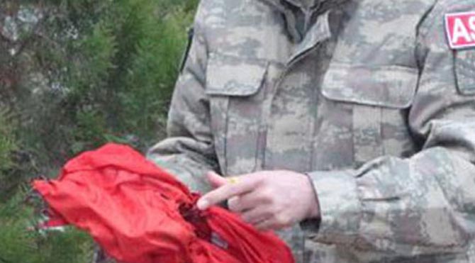 Türk bayrağını yere atmaya 4 gözaltı