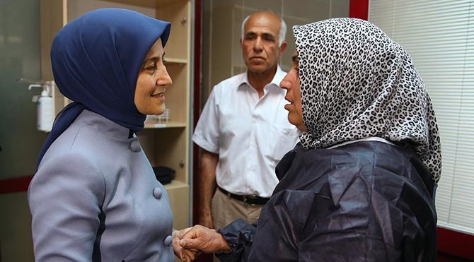 Sare Davutoğlu, yoğun bakımdaki Mutlu Kaya'yı ziyaret etti