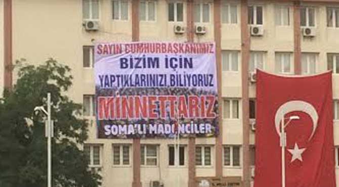 Somalı madenciler adına teşekkür pankartı!