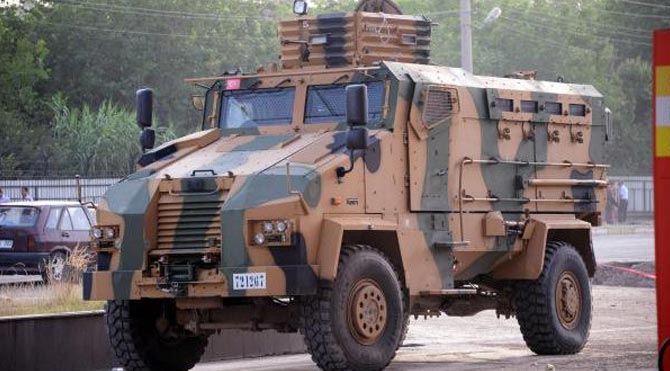 Diyarbakır'da asker sokağa indi