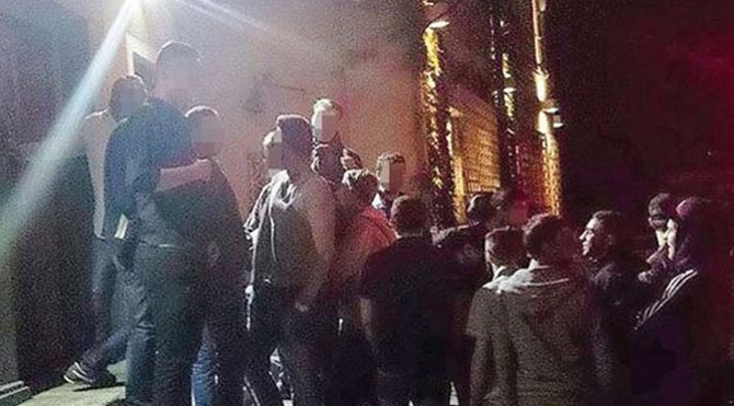 Ücretsiz geneleve akın ettiler