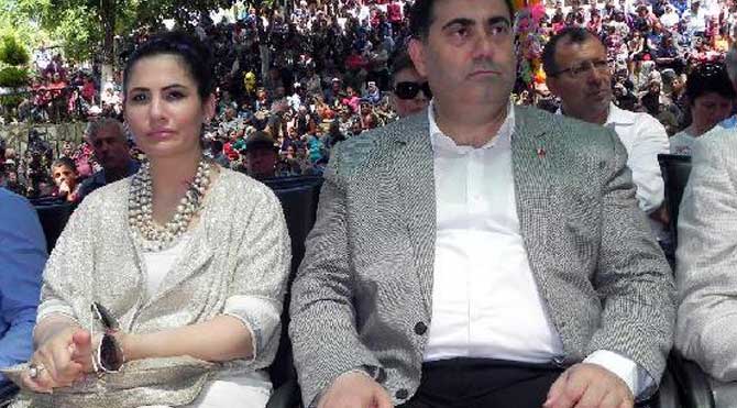 AKP'li Rıfat Sait ve eşi ortaya çıktı