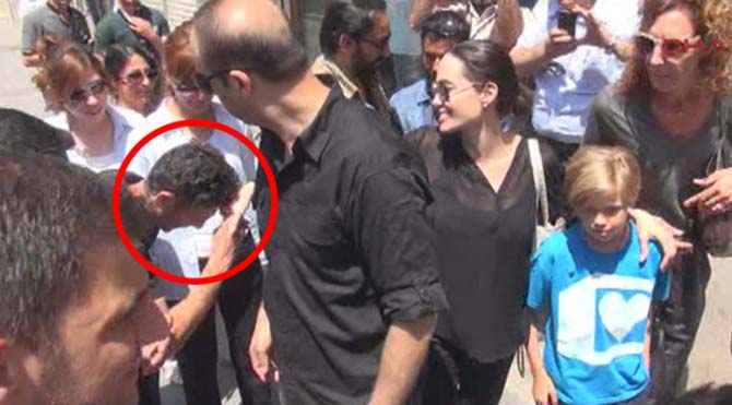 Angelina Jolie Mardin’de el öptürdü