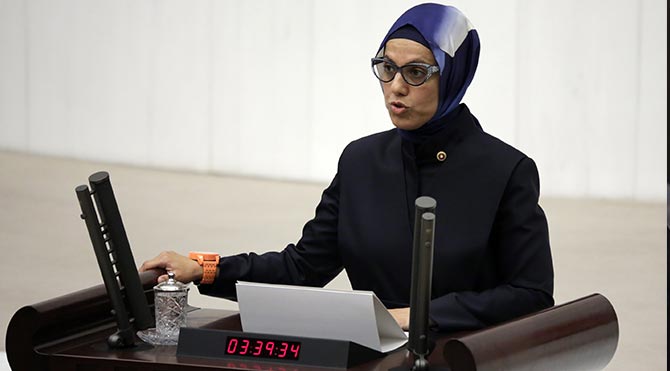 Ablası gibi giyinip yemin etti