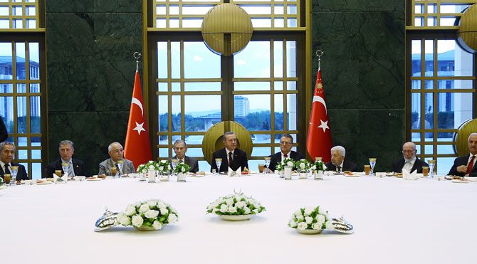 Erdoğan'dan eski vekillere iftar