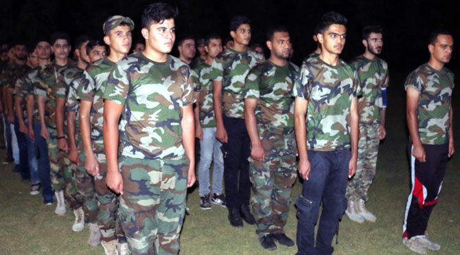 Şii Türkmen öğrenciler IŞİD'le savaşa hazırlanıyor