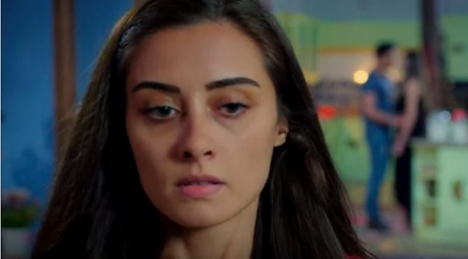 Sen Benimsin 3. bölümde Elvan Ejder'in kendsini uzaklaştırmak istediğini duyacak ve intihara kalkışacak