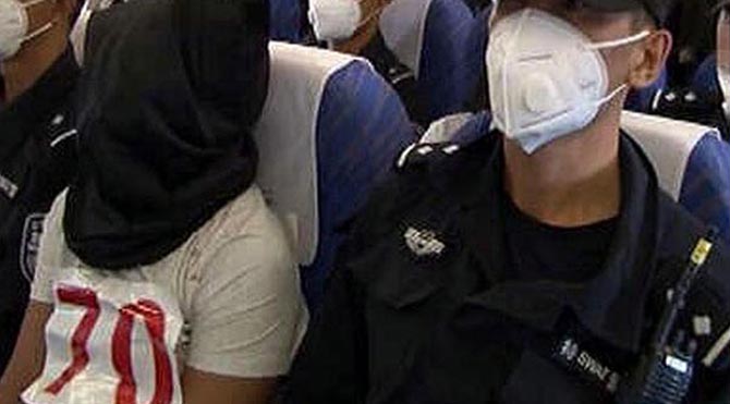 Uygur Türkleri'ne yapılan skandal muamele böyle görüntülendi