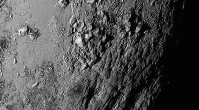 Plüton'dan ilk yakın çekim fotoğraf yayınlandı