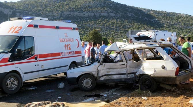 Antalya'da feci kaza: 2 ölü!