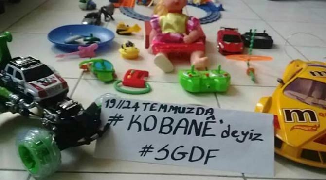 Kobani'ye oyuncak götürüyorlardı