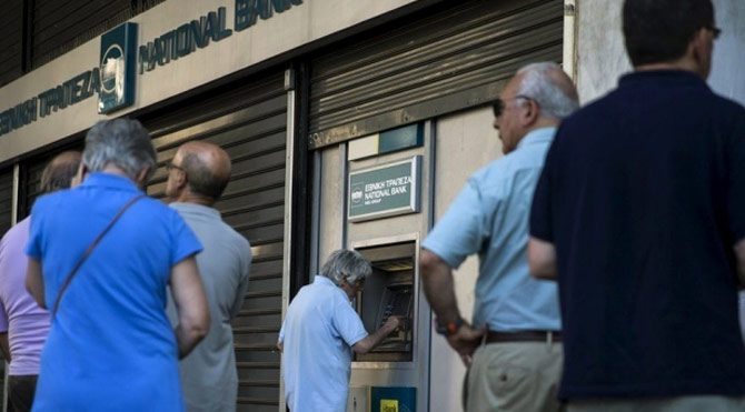 Yunanistan'da bankalar açıldı 