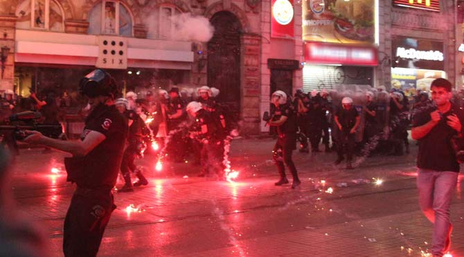 Taksim'de Suruç protestosuna müdahale