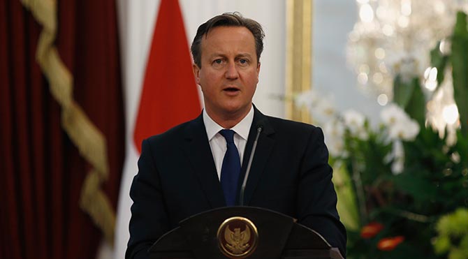 Cameron: Türkiye Kürtlere değil, IŞİD'e odaklanmalı