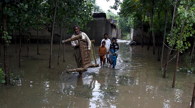 Pakistan'daki sel şimdiye kadar 140 can aldı