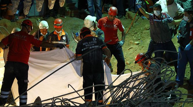 İzmir'de iskele faciası