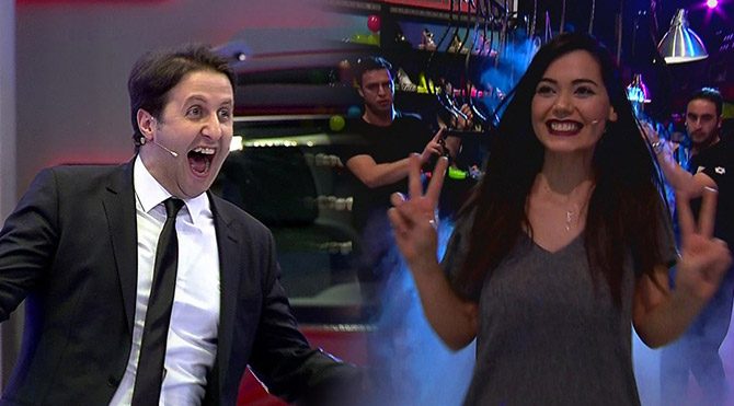 Yerli Adriana'dan stüdyoya baskın