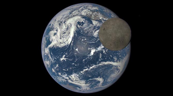 NASA Ay'ın Dünya etrafında dönüşünü görüntüledi