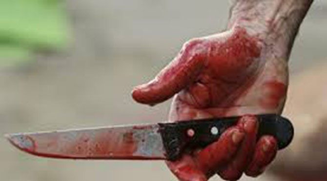 Babasını öldürdü!