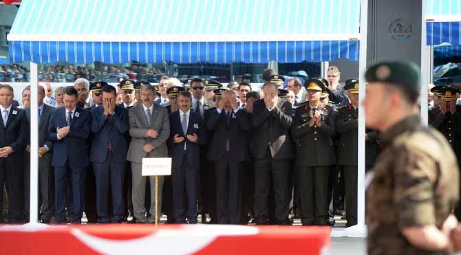 CHP lideri şehit cenazesinde