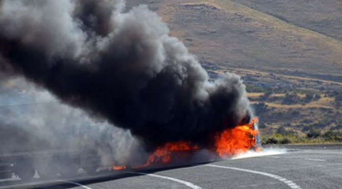PKK, TIR yaktı!