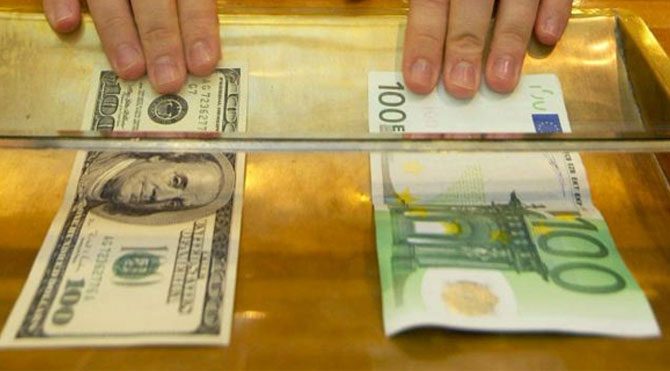 Dolar ve Euro'dan tarihi rekor!