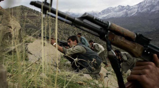 Ağrı'da PKK'lılar Jandarma Komutanlığı'na saldırı düzenledi