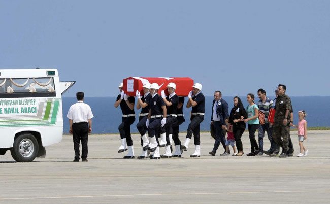 Şehit Başkomiser Ahmet Çamur'un cenazesi Trabzon'a getirildi