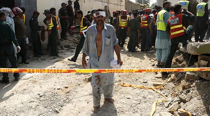 Pakistan'da İçişleri Bakanı'na intihar saldırısı