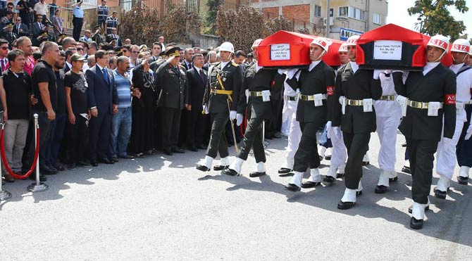 Şehit cenazesinde koruma kavgası
